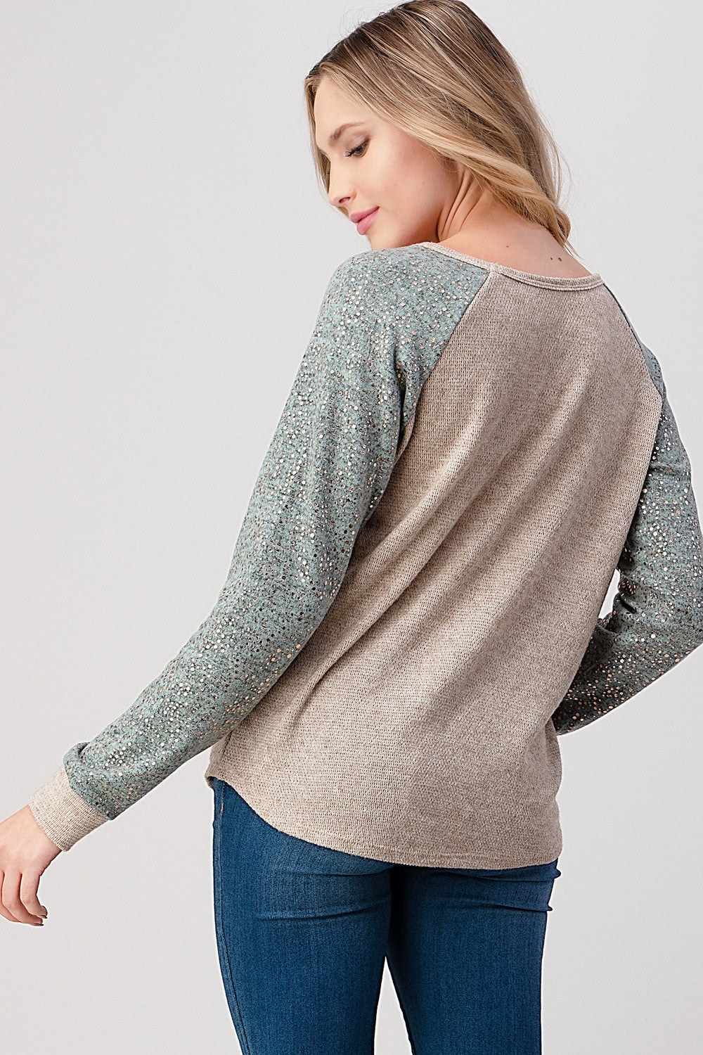 Light Sweater w Contrast Print Sleeves