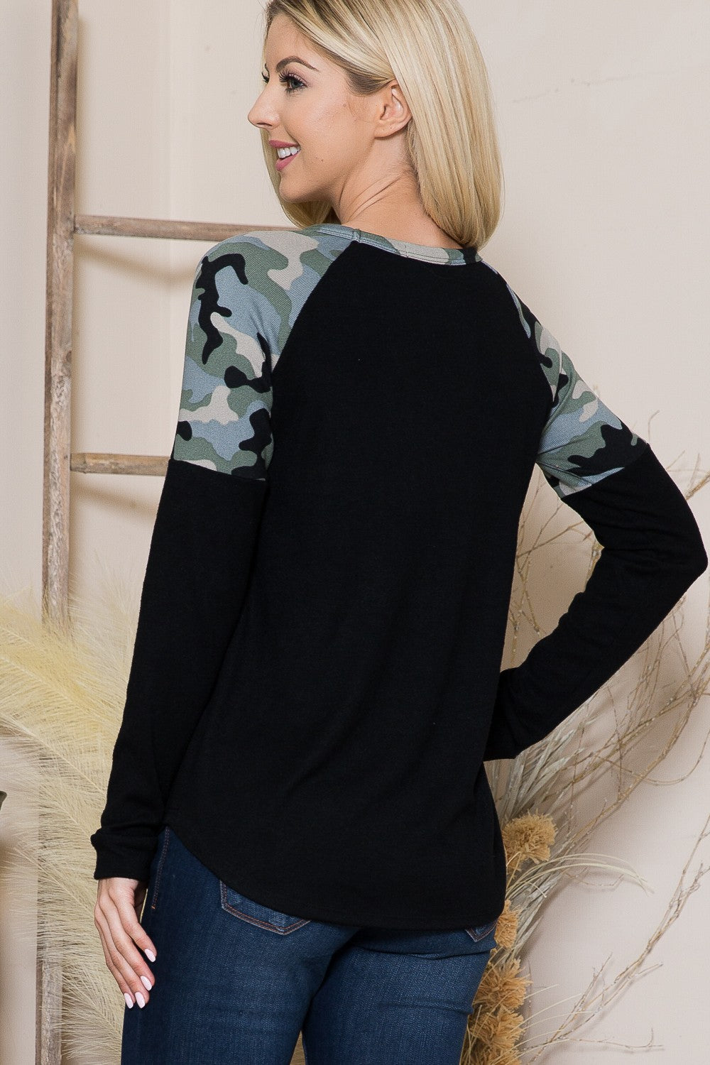 Light Sweater w Contrast Print Sleeves